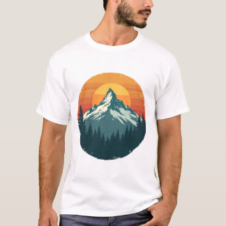Bergsilhouette im Sonnenuntergang T-Shirt