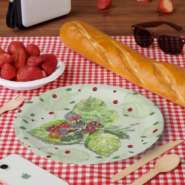 Berry red and black blackberries paper plate (Picnic)