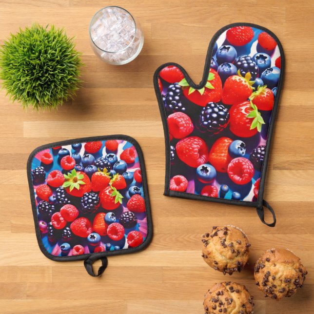 Berrylicious Burst Delight  Oven Mitt & Pot Holder Set (Top Down)