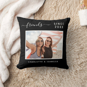 Best friends photo black white names year throw pillow