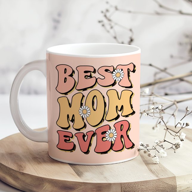 "Best Mom Ever" Retro Blush Pink White Daisy  Coffee Mug ("Best Mom Ever" Retro Blush Pink White Daisy Coffee Mug on a sunny boho wooden kitchen table)