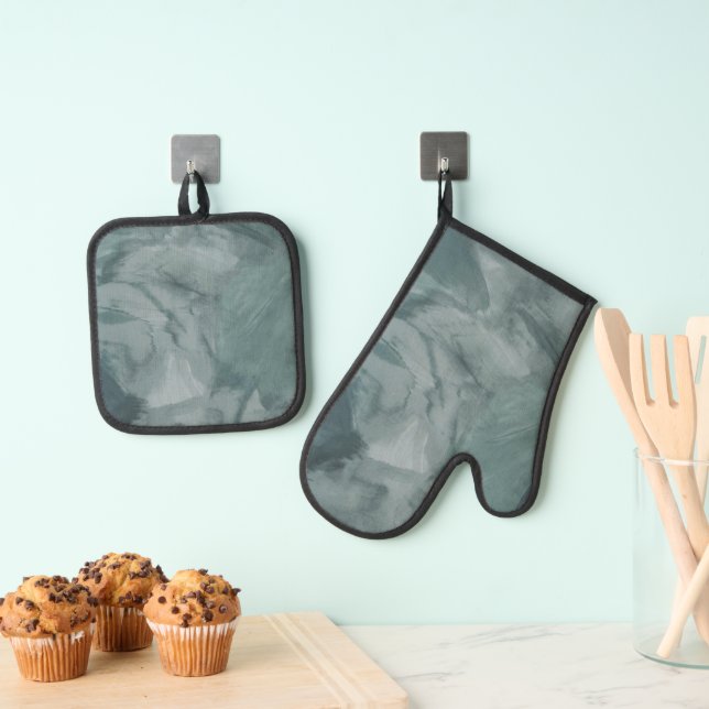 Best Solid Colour Silver Quilted Heat Protection  Oven Mitt & Pot Holder Set (Insitu(Hanging))