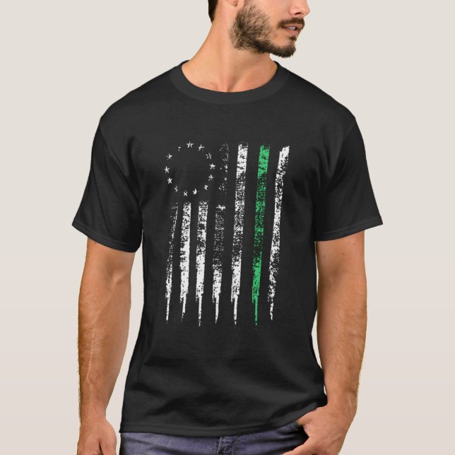 Betsy Ross Thin Green Line Distressed Us Flag Gift T-Shirt (Front)