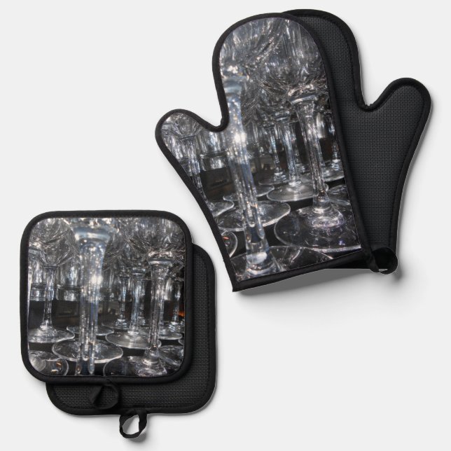 Beyond the Familiar Oven Mitt & Pot Holder Set (Front/Back)