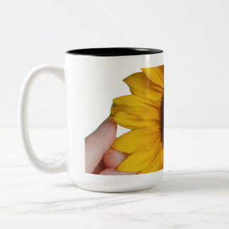 Bien sûr, voici un design de tasse avec le texte "