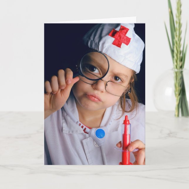 BIENTÔT PETITE FILLE INFIRMIÈRE CARTE SURTAILLÉE (Devant)