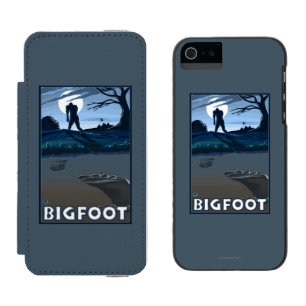 Big Foot walking through Golf Course Incipio Watson™ iPhone 5 Wallet Case