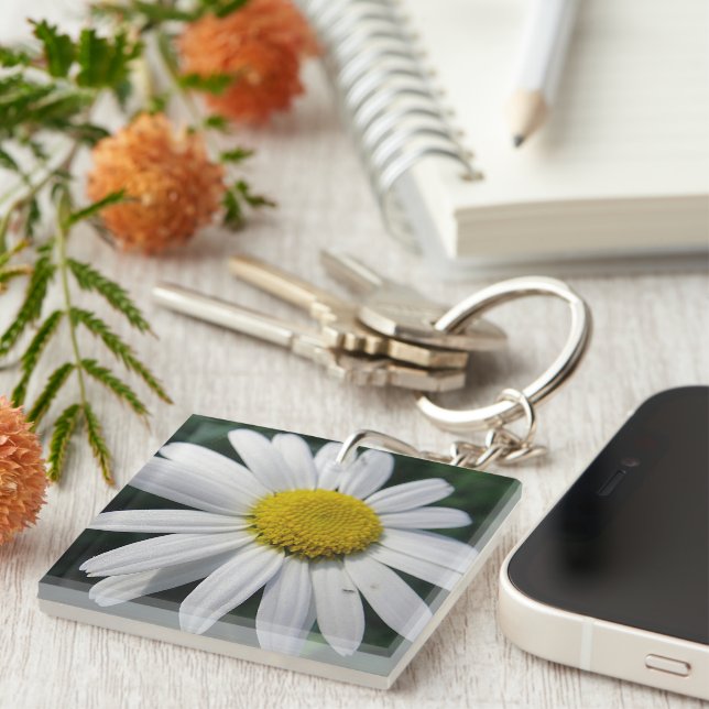 Big White Daisy   Keychain (Front Right)
