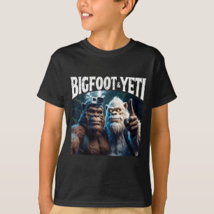 Bigfoot and yeti selfie funny camping hiking gift T-Shirt