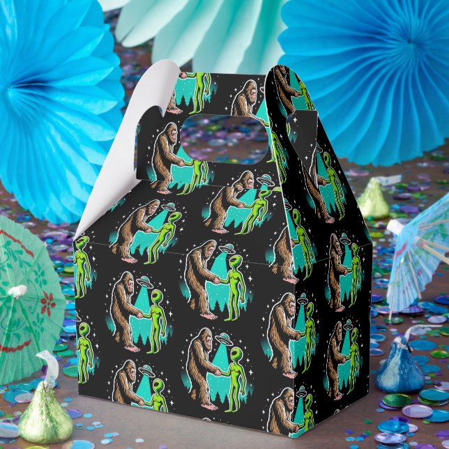 Bigfoot Meets Alien Favor Box (Party)
