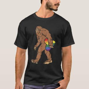 Bigfoot Rainbow Heart Funny Sasquatch Gay LGBT Pri T-Shirt