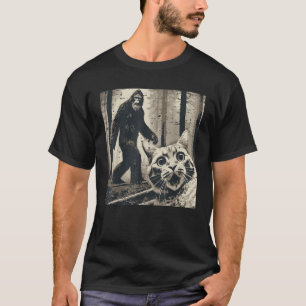 Bigfoot Sasquatch Cat Selfie Funny Meme Kitty Men  T-Shirt