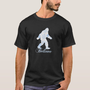 Bigfoot Sasquatch Yeti Believe Snowflake Christmas T-Shirt