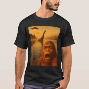 Bigfoot Selfie With Loch Ness Ufo Alien Gifts Men T-Shirt