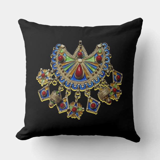 Bijoux kabyle throw pillow (Front)