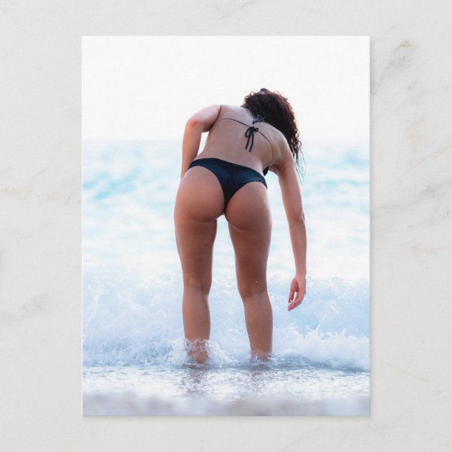 Bikini Beach Babe ! carte postale photo (Devant)