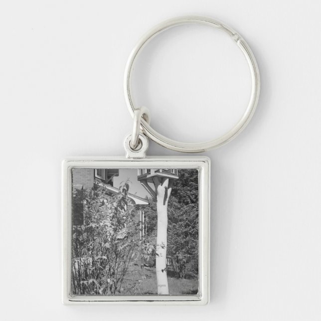 Bird house in garden keychain (Front)