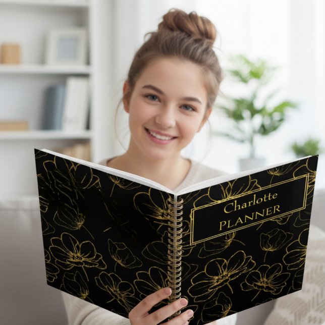 Black and Gold Floral Name (Créateur téléchargé)