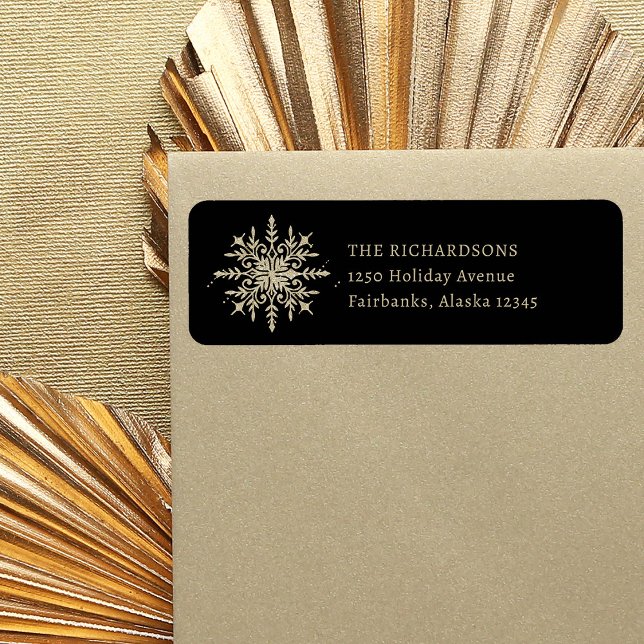 Black and Gold Snowflake Adresse de retour (An elegant Christmas return address label, with a festive gold snowflake)