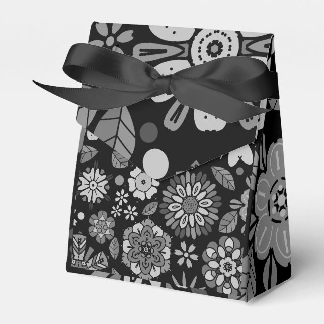 Black And Grey Retro Floral Art Seamless Pattern Favor Box (Front Side)