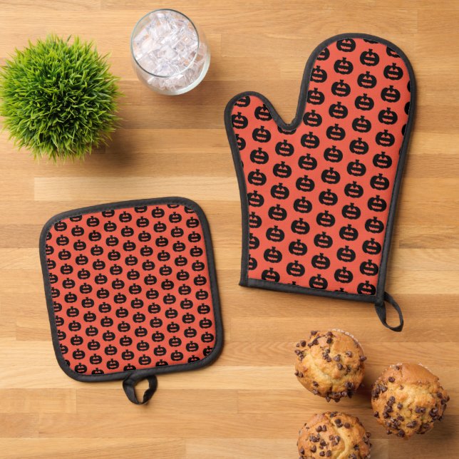 Black and Orange Jack-o-lantern Print Oven Mitt & Pot Holder Set (Top Down)