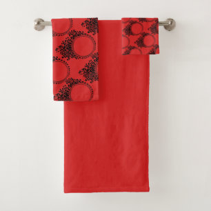 Black and red patterned towel set
