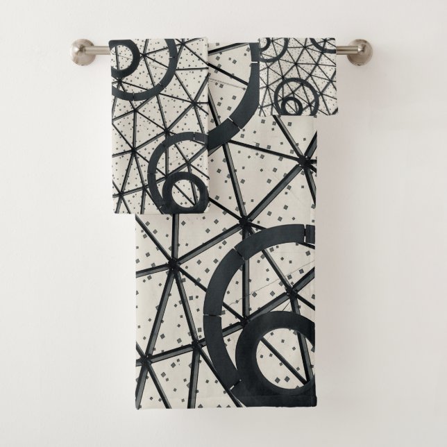 Black and White Abstract Circles Pattern Bath Towel Set (Insitu)