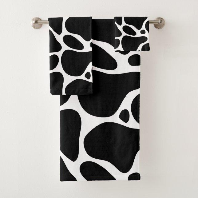 Black and white abstract giraffe pattern bath towel set (Insitu)
