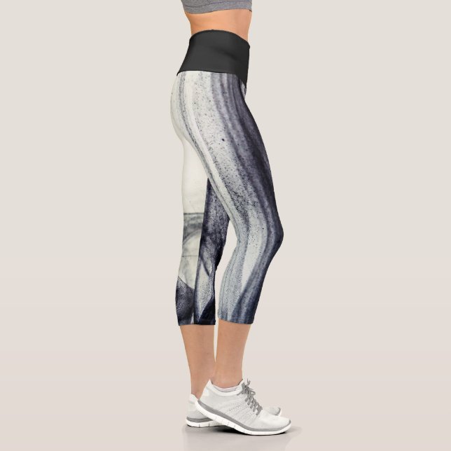 Black and white Abstract smoke Capri Leggings (Right)