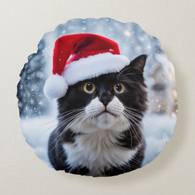 Black and white cat Christmas Round Pillow (Front)