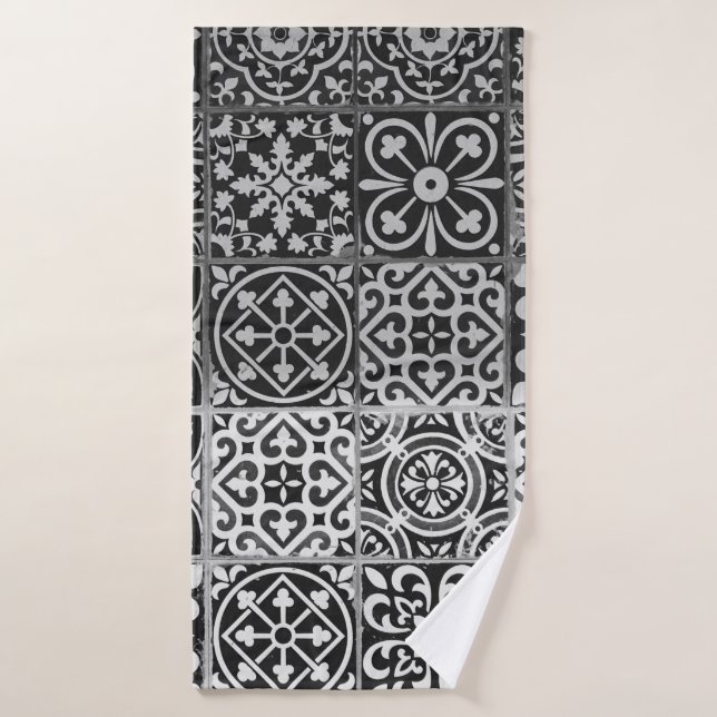 Black and white damask patterns bath towel (Bath Towel)