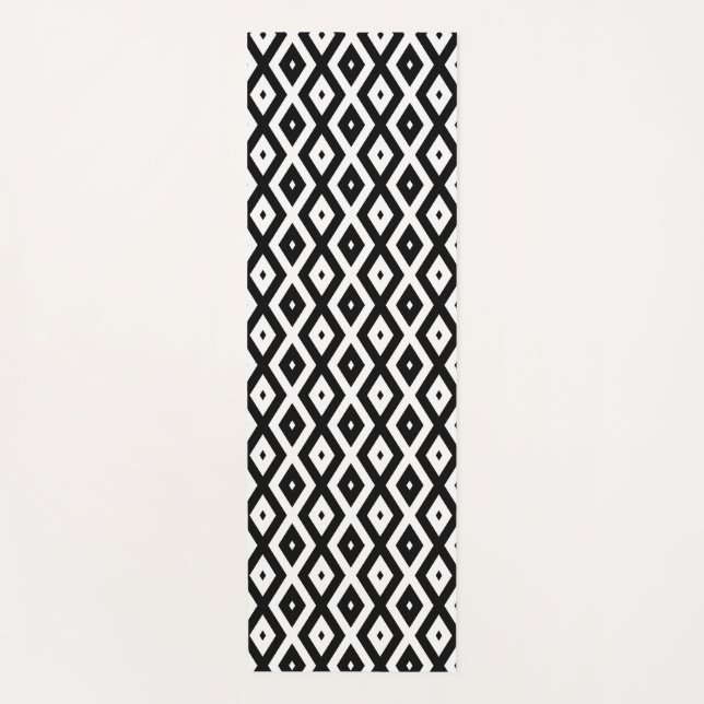 Black and white diamond pattern yoga mat (Front)