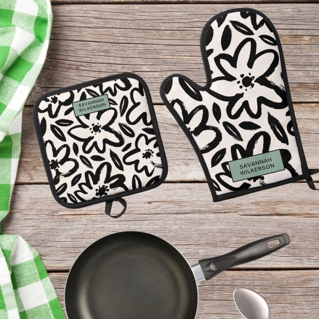 Black and white flower modern name oven mitt & pot holder set (Creator Uploaded)