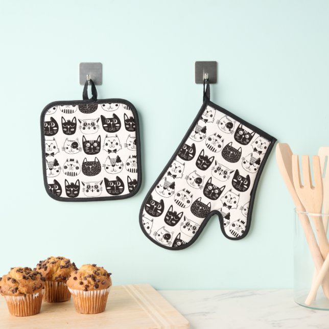 Black and White Funny Cat Faces Pattern Oven Mitt & Pot Holder Set (Insitu(Hanging))