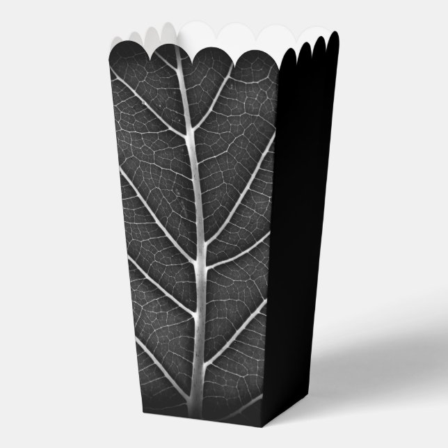Black and white glowing leaf close-up favor box (Back)