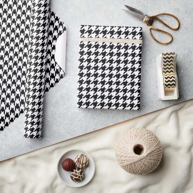 Black and White Houndstooh Holiday Wrapping Paper (Crafts)