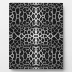 Black and white mesh pattern plaque