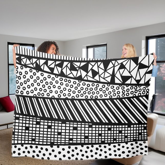 Black and white - modern pattern fleece blanket (Creator Uploaded)