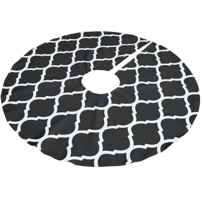 Black and White Moroccan Quatrefoil Brushed Polyester Tree Skirt (Angled)