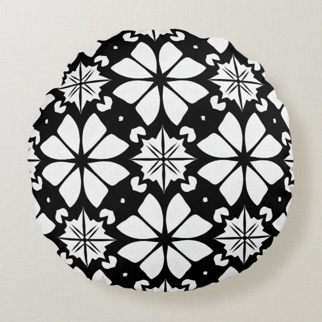 Black and white Pattern Round Pillow (Front)