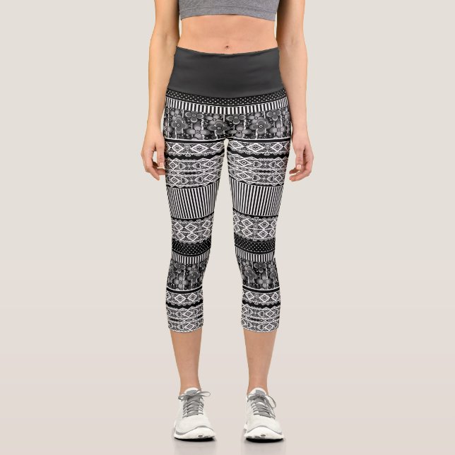 Black and white pattern with lace and patchwork el capri leggings (Front)