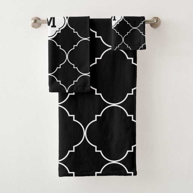 Black and White Quatrefoil Pattern Monogrammed Bath Towel Set (Insitu)