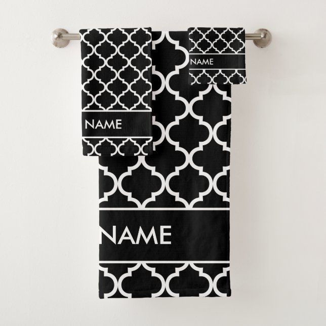 Black and white quatrefoil pattern personalized bath towel set (Insitu)