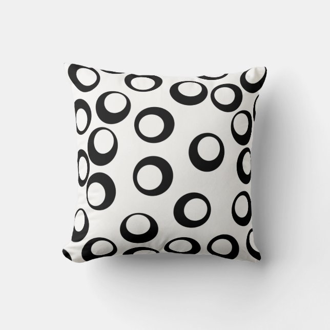 Black and White Retro Circles Pattern. Throw Pillow (Front)