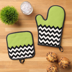 Black and White Zigzag Pattern, Chevron, Green Oven Mitt & Pot Holder Set