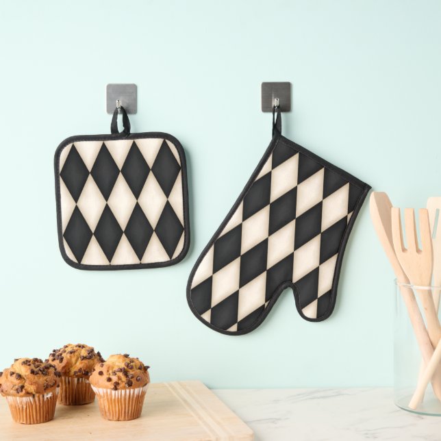 Black & Antique White Harlequin Oven Mitt & Pot Holder Set (Insitu(Hanging))