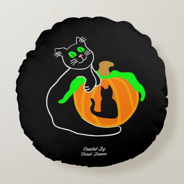 Black Cat Pumpkin Round Throw Pillow (Front)