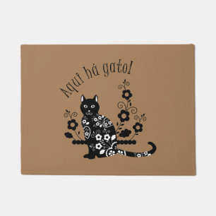 Black cat white flowers Aqui há gato! Drawstring B Doormat