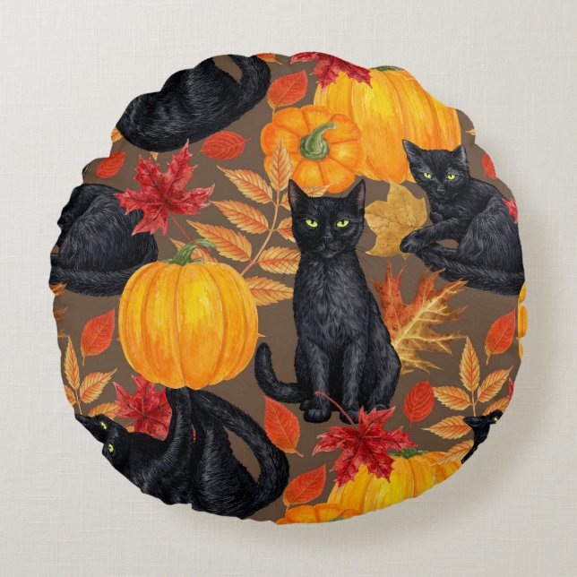 Black cats and pumpkins 2 round pillow (Front)