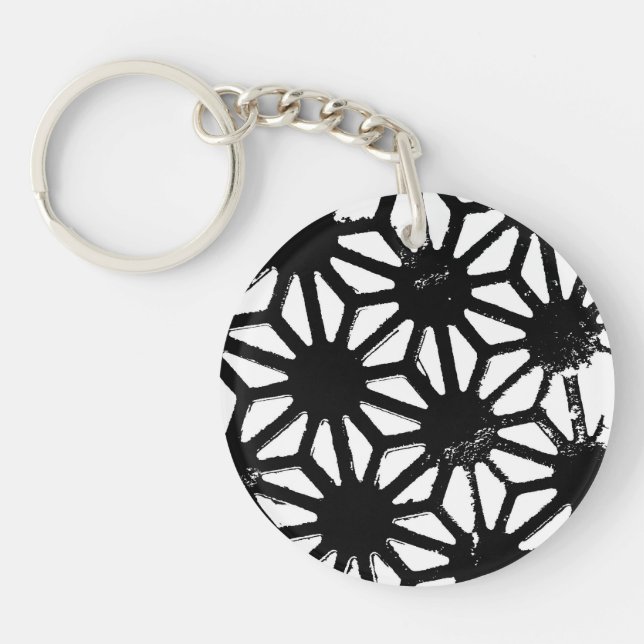 Black geometric pattern keychain (Front)